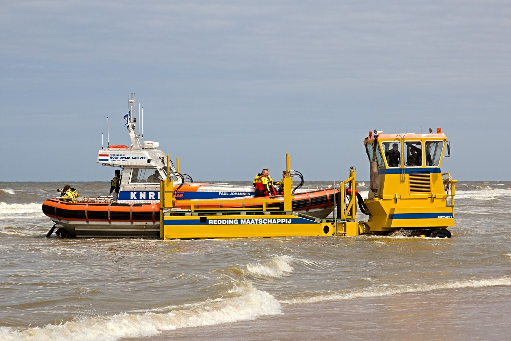 sar katwijk aan zee knrm evenement event festival reddingsdemonstratie search and rescue hulp Abraham Fock crashtender reddingsboot sos hulp in nood scheepsramp